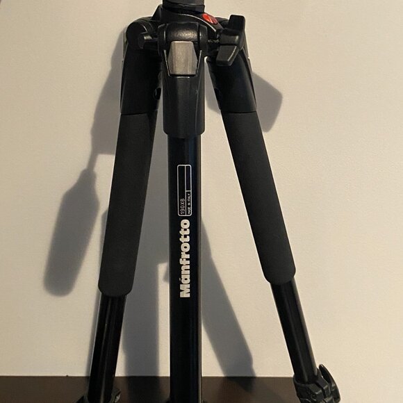 Manfrotto 190 Tripod - Picture 2 of 5